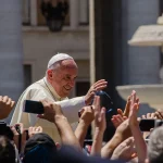 Papa del popolo in mezzo al popolo