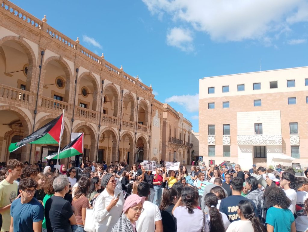 A Mazara del Vallo scende in piazza la solidarietà per Gaza mentre la guerra si fa sempre più feroce